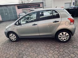 Grau Gebraucht 2009 Toyota Yaris Limousine | 3.550 € (Etwas zu teuer)