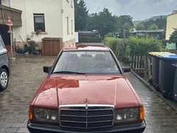 Rot Gebraucht 1983 Mercedes 190 Limousine | 4.500 €