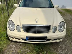 Beige Gebraucht 2005 Mercedes E200 Limousine | 1.300 €