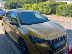 Gelb Gebraucht 2021 Peugeot 208 Kleinwagen | 9.500 € (Guter Preis)