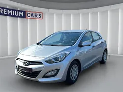 Silber Gebraucht 2013 Hyundai i30 Classic Limousine | 7.490 € (Fairer Preis)