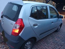 Grau Gebraucht 2012 Hyundai i10 Edition Kleinwagen | 2.990 € (Fairer Preis)