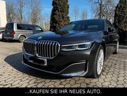 Grau Gebraucht 2019 BMW 730 Performance Limousine | 39.990 €