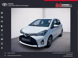 Schneeweiß Gebraucht 2017 Toyota Yaris Hybrid Edition-S Kleinwagen | 12.490 € (Fairer Preis)