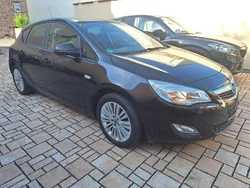 Braun Gebraucht 2012 Opel Astra Edition Limousine | 4.499 € (Guter Preis)