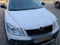 Weiß Gebraucht 2010 Skoda Octavia Scout Kombi | 4.400 €