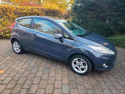 Grau Gebraucht 2011 Ford Fiesta Titanium Limousine | 3.350 € (Fairer Preis)