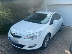 Weiß Gebraucht 2012 Opel Astra Kombi | 5.000 € (Fairer Preis)