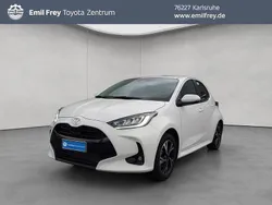 Schneeweiß Gebraucht 2025 Toyota Yaris Hybrid Limousine | 23.790 € (Fairer Preis)