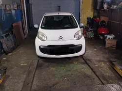 Weiß Gebraucht 2008 Citroën C1 Kleinwagen | 1.200 €