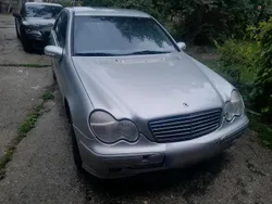 Silber Gebraucht 2001 Mercedes C200 Limousine | 950 €