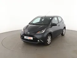 Grau Gebraucht 2015 Toyota Aygo X-play Kleinwagen | 8.290 € (Fairer Preis)