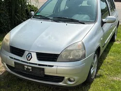 Silber Gebraucht 2005 Renault Clio II Kleinwagen | 300 € (Superpreis)