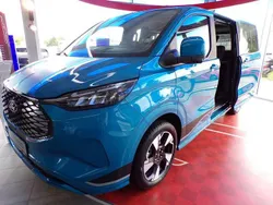 Blau Neu 2025 Ford Tourneo Sport Van / Kleinbus | 69.990 € (Etwas zu teuer)