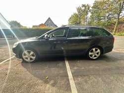 Schwarz Gebraucht 2011 Skoda Octavia Sport Kombi | 2.680 € (Guter Preis)