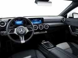 Polarweiß Neu 2024 Mercedes CLA200 Shooting Brake Kombi | 53.157 € (Fairer Preis)
