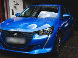 Blau Gebraucht 2021 Peugeot e-208 Allure Kleinwagen | 14.500 € (Fairer Preis)