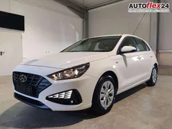 Atlasweiß Gebraucht 2023 Hyundai i30 Edition Limousine | 20.240 € (Fairer Preis)