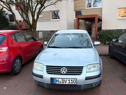 Schwarz Gebraucht 2001 VW Passat Basis Limousine | 1.550 € (Guter Preis)