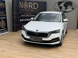 Moonweiss metallic (metallic) Gebraucht 2022 Skoda Octavia Ambition Kombi | 18.989 € (Guter Preis)