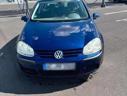 Blau Gebraucht 2004 VW Golf V Kleinwagen | 2.500 € (Fairer Preis)