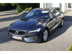 Blau Gebraucht 2019 Volvo V60 Momentum Kombi | 17.890 € (Fairer Preis)