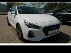 Weiß Gebraucht 2017 Hyundai i30 Comfort Limousine | 12.999 € (Teuer)