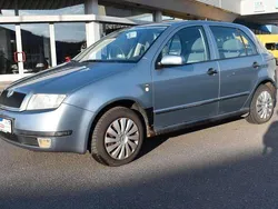 Grau Gebraucht 2002 Skoda Fabia Comfort Limousine | 850 € (Superpreis)