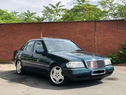 Grün Gebraucht 1995 Mercedes C250 Limousine | 10.500 €