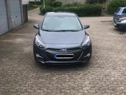 Grau Gebraucht 2015 Hyundai i30 Kleinwagen | 6.900 €