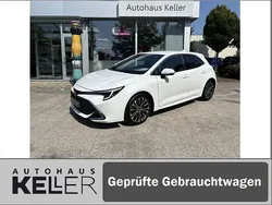 Schneeweiß Gebraucht 2023 Toyota Corolla Team Limousine | 26.960 € (Fairer Preis)