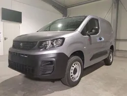 Grau Neu 2025 Peugeot Partner Van / Kleinbus | 33.349 €