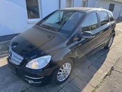 Kosmosschwarz Gebraucht 2009 Mercedes B180 Van / Kleinbus | 7.799 € (Etwas zu teuer)