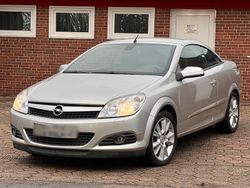 Silber Gebraucht 2007 Opel Astra Cabriolet Edition Cabrio | 2.800 €