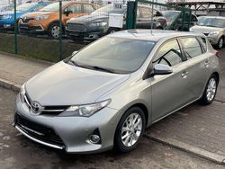 Grau Gebraucht 2013 Toyota Auris Edition Limousine | 4.900 € (Fairer Preis)