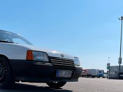 Weiß Gebraucht 1989 Opel Kadett Limousine | 4.500 €