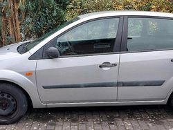 Silber Gebraucht 2006 Ford Fiesta Kleinwagen | 2.000 € (Etwas zu teuer)