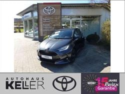Grau Neu 2025 Toyota Yaris Hybrid Limousine | 27.960 € (Etwas zu teuer)