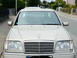 Beige Gebraucht 1994 Mercedes E320 Limousine | 9.000 €