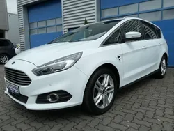 Weiß frostweiß Gebraucht 2018 Ford S-MAX Titanium Van / Kleinbus | 16.850 € (Fairer Preis)