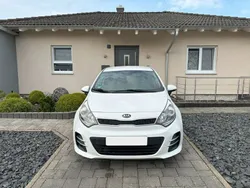 Weiß Gebraucht 2016 Kia Rio DREAM-TEAM Edition Limousine | 7.499 € (Fairer Preis)