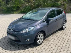 Grau Gebraucht 2012 Ford Fiesta Kleinwagen | 5.200 €