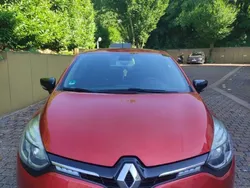 Rot Gebraucht 2015 Renault Clio IV Life Limousine | 5.350 € (Fairer Preis)