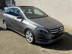 Grau Gebraucht 2016 Mercedes B180 Urban Van / Kleinbus | 13.900 € (Guter Preis)