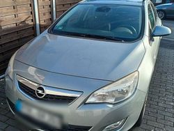 Grau Gebraucht 2011 Opel Astra Design Edition Limousine | 5.000 € (Guter Preis)