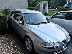 Grau Gebraucht 2001 Alfa Romeo 147 Distinctive Kleinwagen | 1.499 € (Fairer Preis)