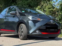 Grau Gebraucht 2019 Toyota Aygo X-play Kleinwagen | 9.680 € (Fairer Preis)
