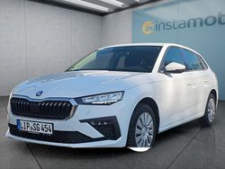 Weiß Gebraucht 2024 Skoda Scala Kleinwagen | 22.349 € (Fairer Preis)