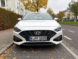 Weiß Gebraucht 2022 Hyundai i30 Limousine | 15.000 € (Fairer Preis)