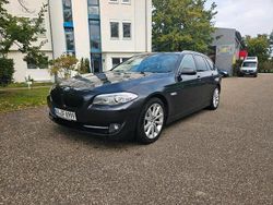 Grau Gebraucht 2011 BMW 530 Kombi | 9.999 € (Fairer Preis)